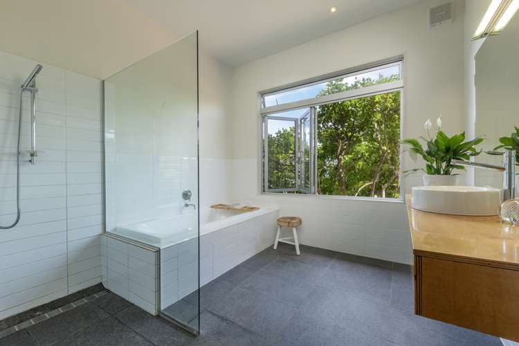 69 Piha Road Piha_18