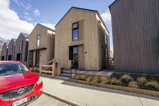 Bigger Section Villa (74m2) with carpark!