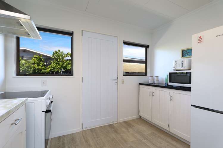 2/7 Jellicoe Avenue Stoke_9