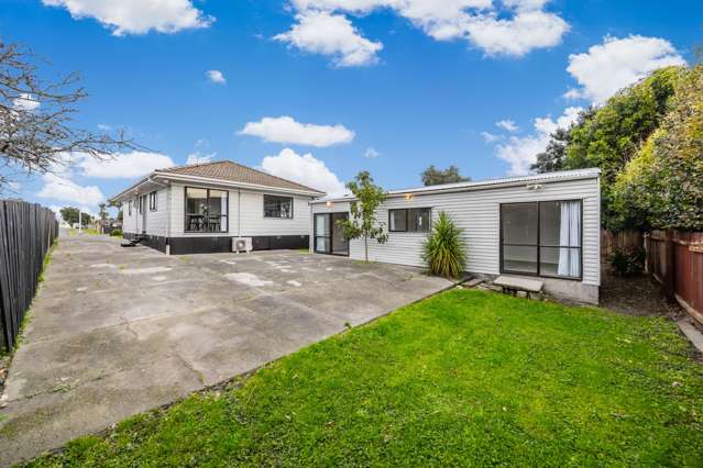 3 bedroom + 3 utilities fully renovated!!