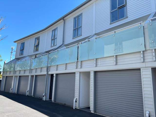 Convenient location, walk to Eden Park