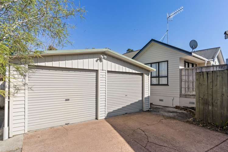 8a Coey Place Glen Eden_21