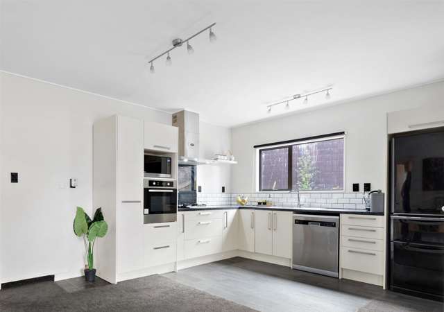 43a Arawata Terrace Fernhill/Sunshine Bay_1