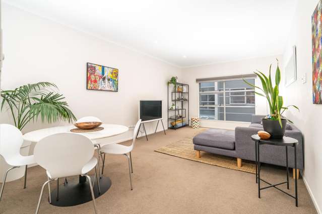 MODERN & MAGNIFICENT ON THE PARADE | BEO $795,000