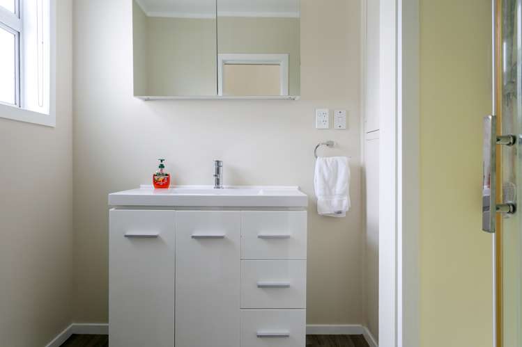 13 Besley Place Acacia Bay_12