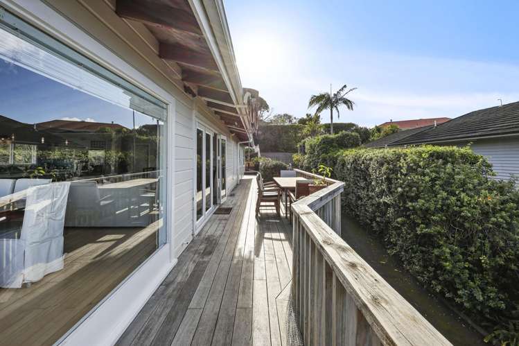 13 Colmar Road Mellons Bay_46