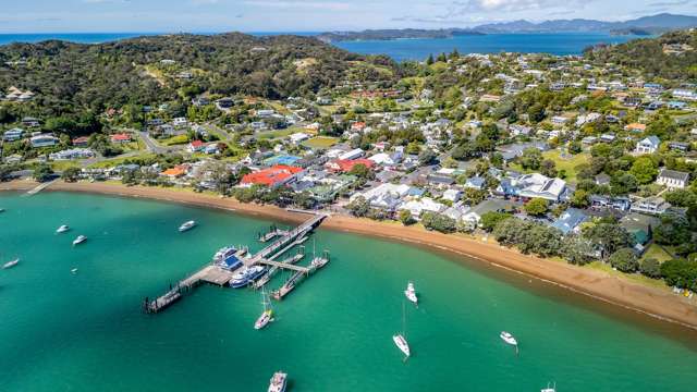 Central Russell Living