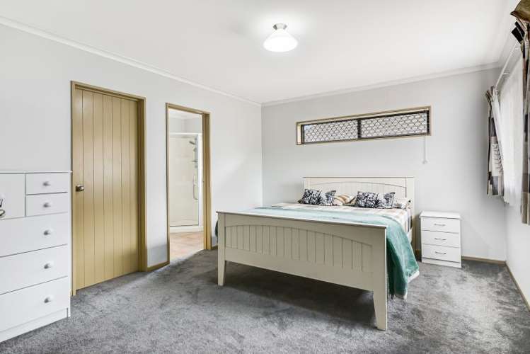 47 Somerton Drive Huntington_10