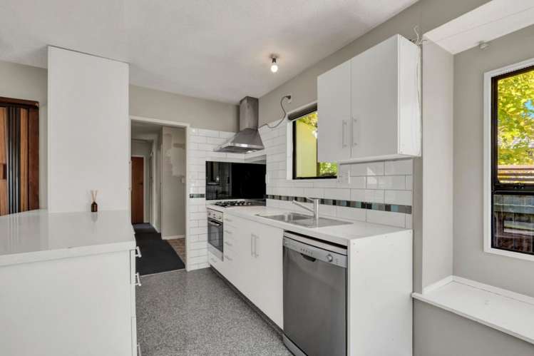 2/114 Randolph Street Woolston_1