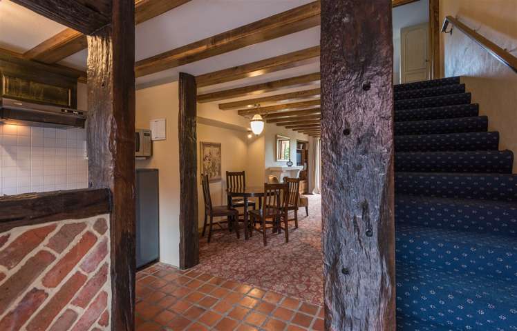 3/7 Quiet Woman Way Monaco_9