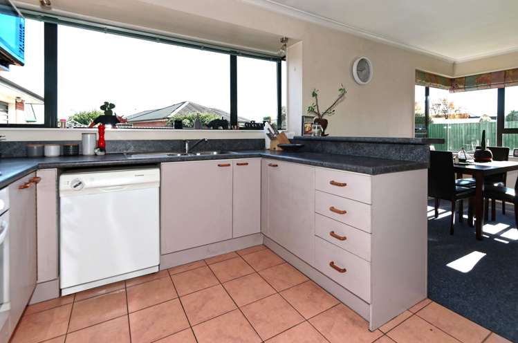 11 Devon Crescent Darfield_11