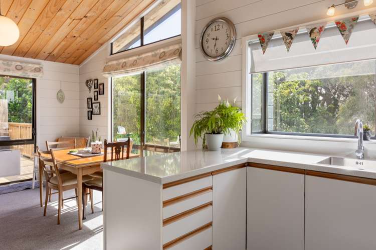 124 Renown Road Raumati South_6