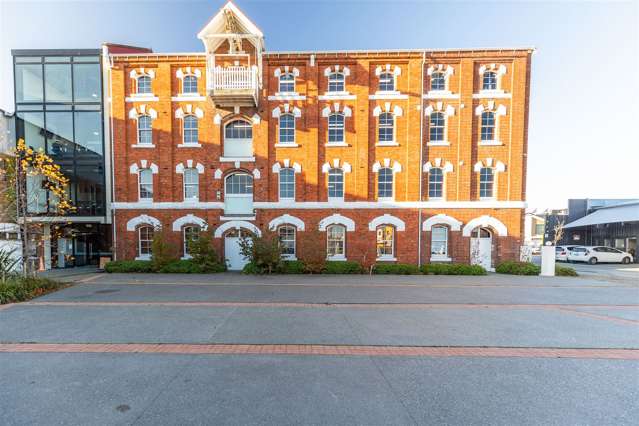 New York Loft Style Living in Addington