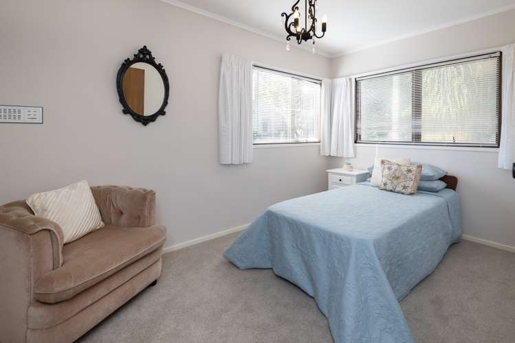 84 The Parade Island Bay_12