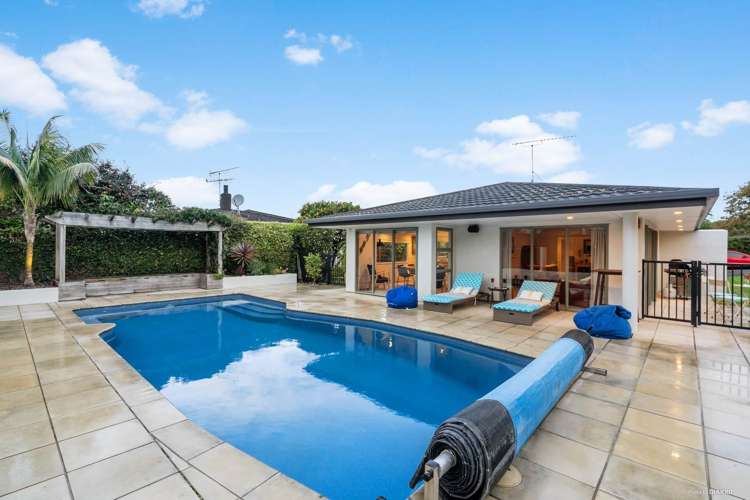 17 Seymour Road Mellons Bay_8