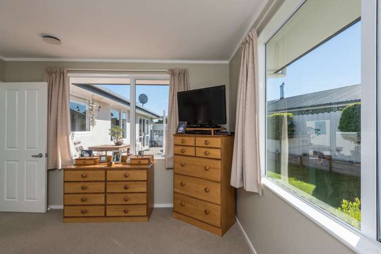 12 Kate Edgar Place Stoke_20