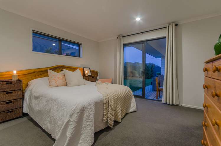 8 Walnut Road Riverhead_11