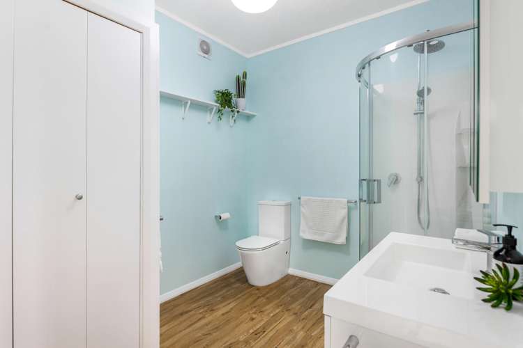 22 Liffey Crescent Island Bay_11