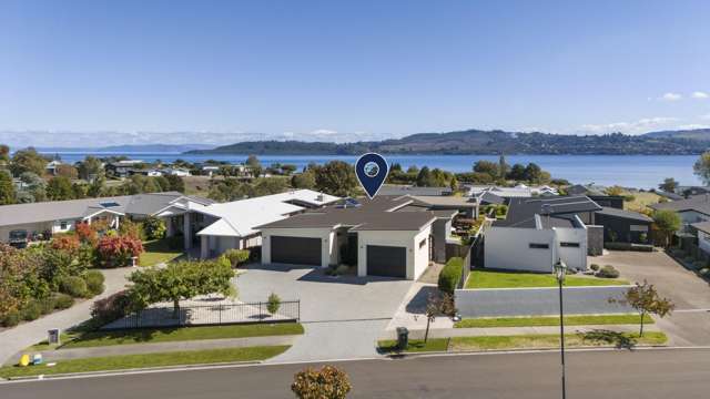 Executive lakeside living - Rainbow Point, Taupo