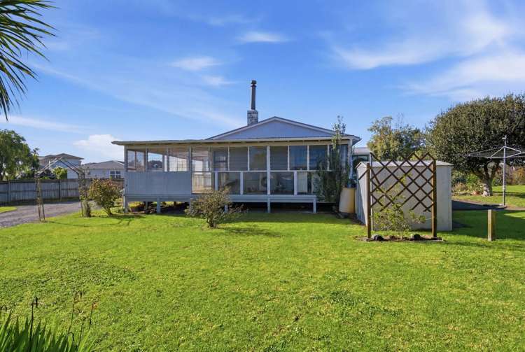 10 House Avenue Mangere Bridge_11