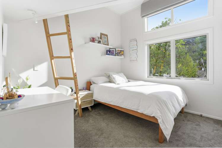 2/1 Gray Crescent Torbay_16