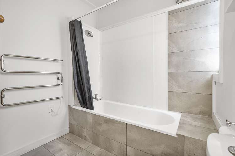 17 Preston Avenue Mount Albert_8