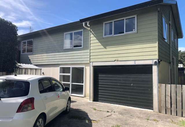 5 Bedrooms and 3 Bathrooms in Whangaparaoa