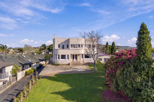 Grand Mansion with Big Section!!!!