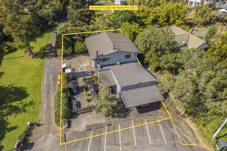 1194 Huia Road_5