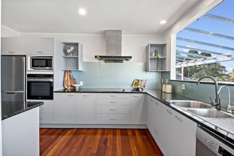 16 Burford Place Mellons Bay_21