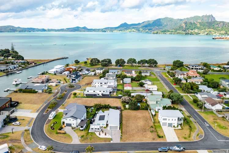 4 Fred Carr Place One Tree Point_2