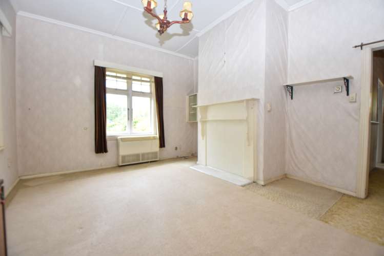 212 High Street South Carterton_3