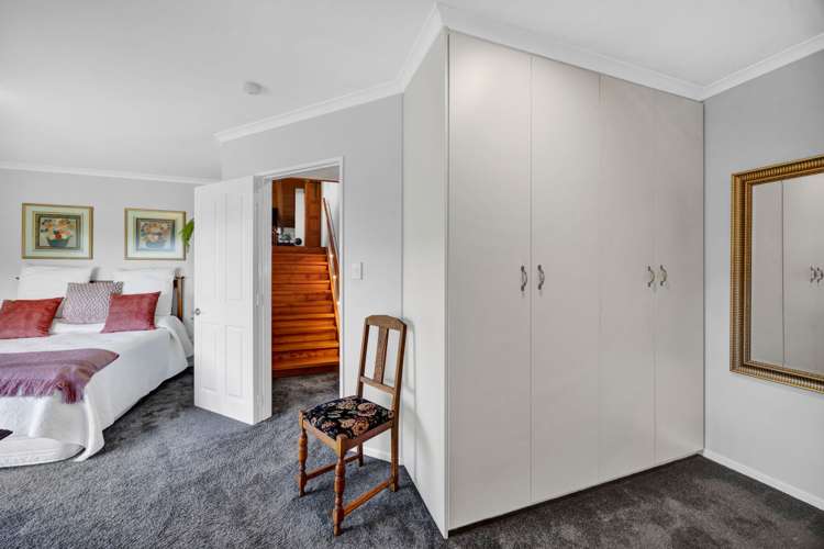 9 Elizabeth Grove Stratford_27