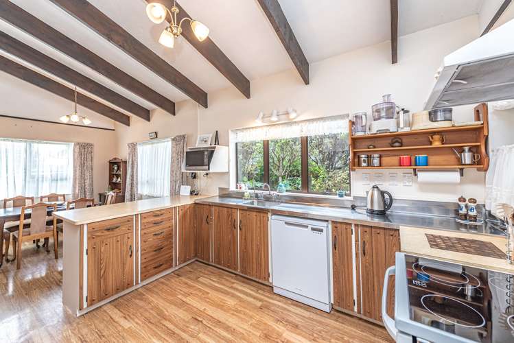 44 Exeter Crescent Springvale_4