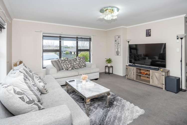 54 Farnborough Drive Nawton_5