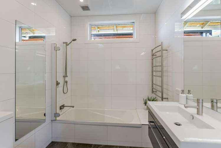 9 Wha Street Lyall Bay_12