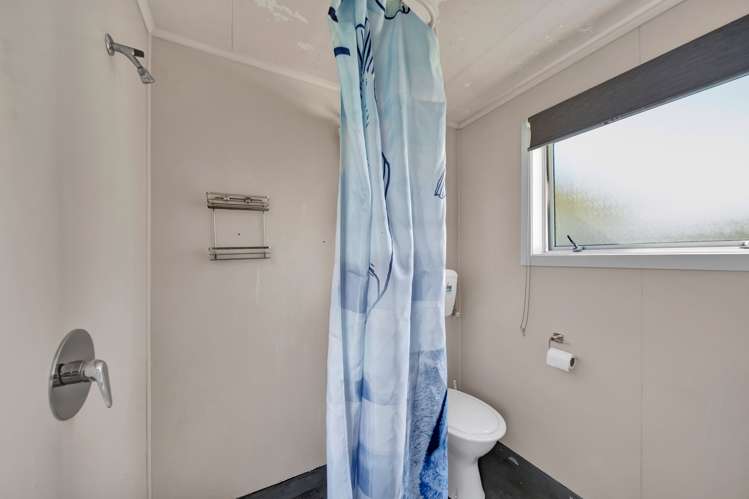 17 Tongaporutu Road Tongaporutu_13