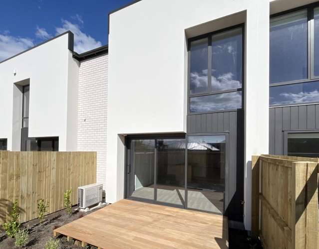 Brand new 2 bedroom townhouse with garage in Spreydon