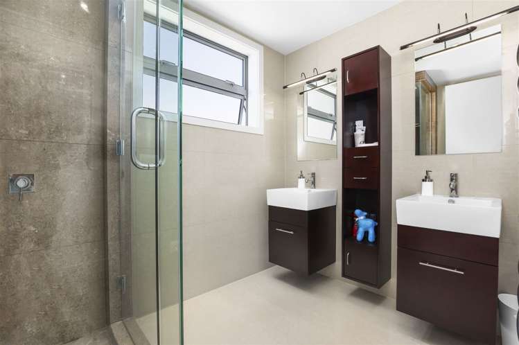 169 Lake Crescent Hamilton Lake_14