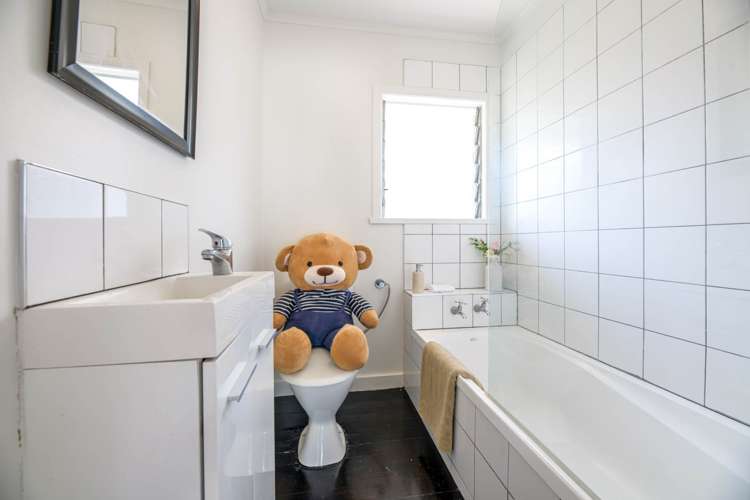 2/58a Taharoto Road Takapuna_11