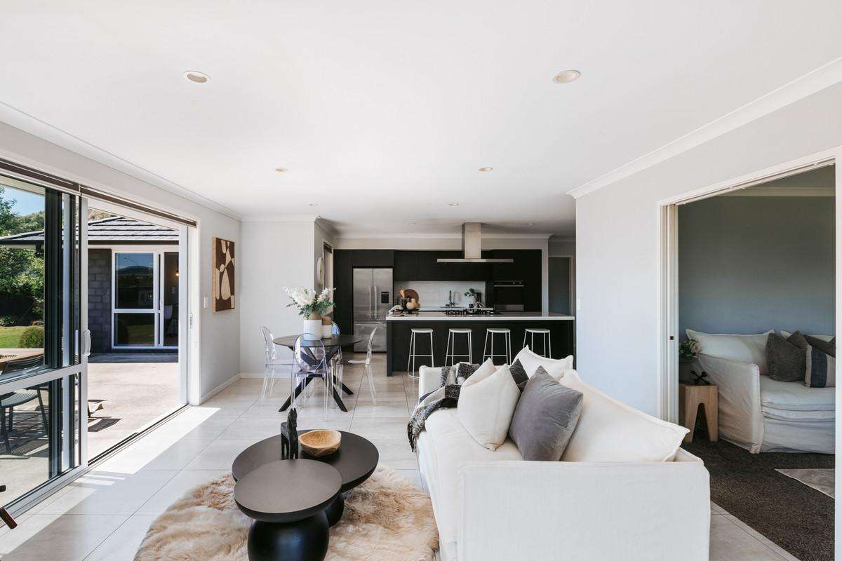 266 Lakes Boulevard_1