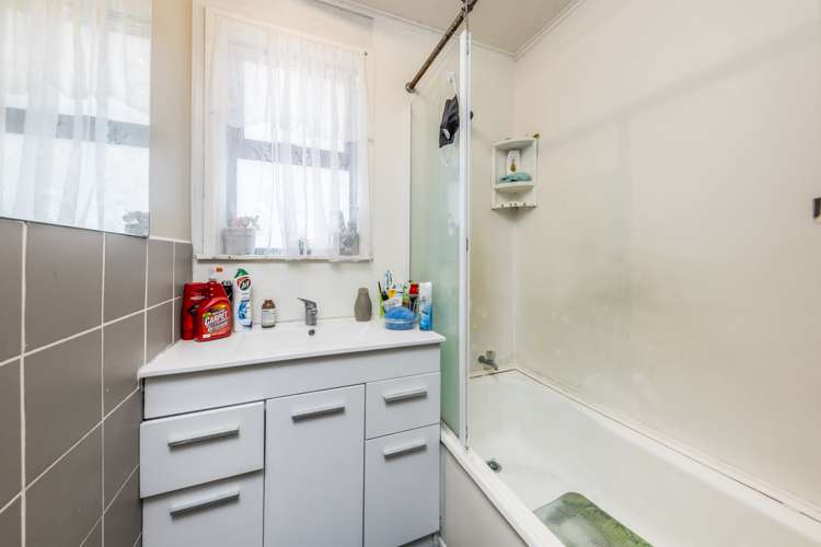 116 Clayton Avenue Otara_9