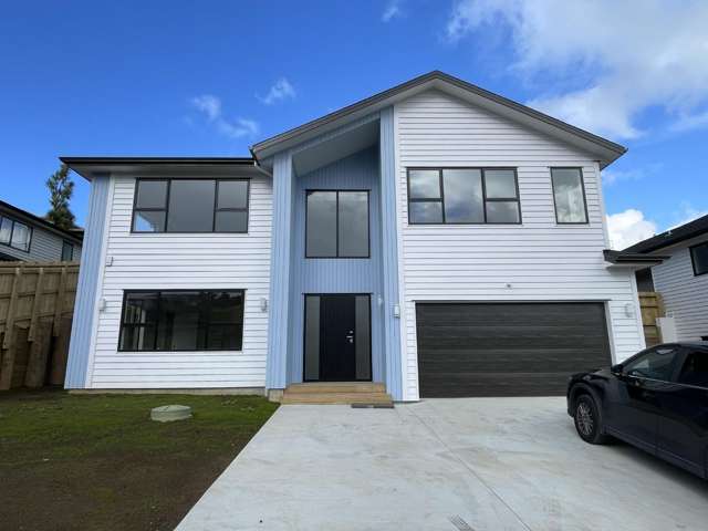 Luxury 5-Bedroom, 3-Bathroom House in Orewa