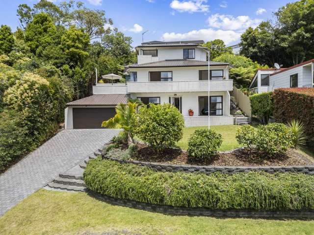 Classy Family Home in Rangitoto zone!