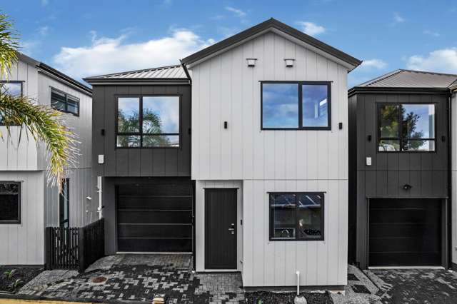 Brand-New Contemporary Elegance in Botany Downs