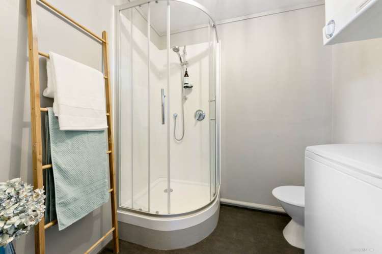 87 Captain Scott Road Glen Eden_11