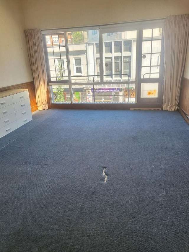 Spacious, Sunny 6-Bedroom Flat in the CBD