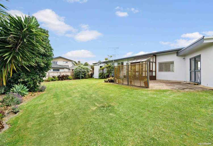 16 Binda Place Botany Downs_13