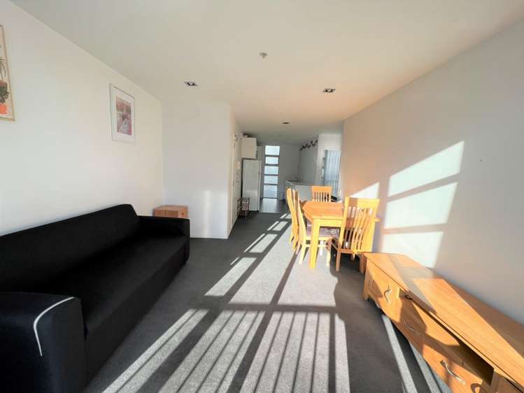 2A/52 Liverpool Street 10015_1