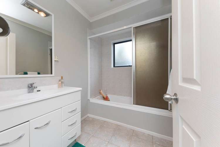 24a Fruitvale Road New Lynn_16